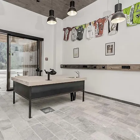 The Peak-11 By Interhome